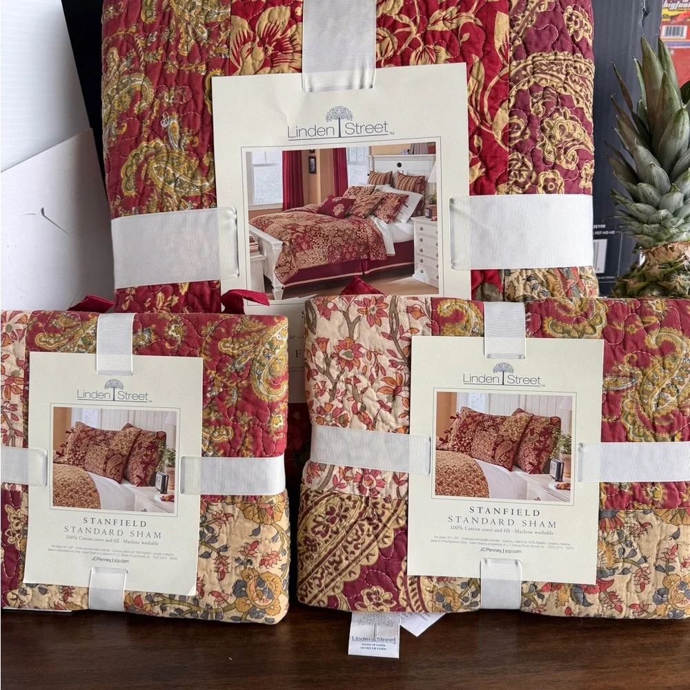 Stanfield/ JCPenney Quilt  and shams (2) Full/ Queen - Picture 4 of 8